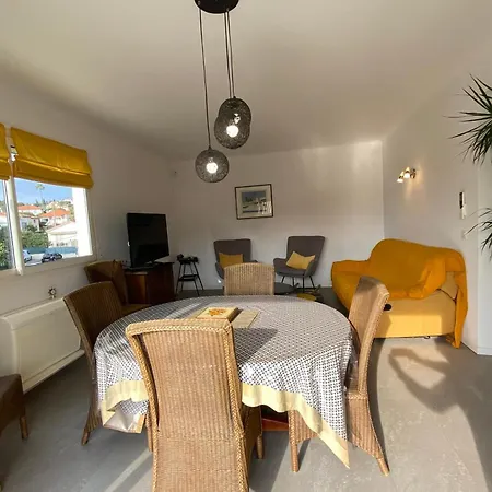 06cg Beautiful 2 Bedroom - Garden Apartman